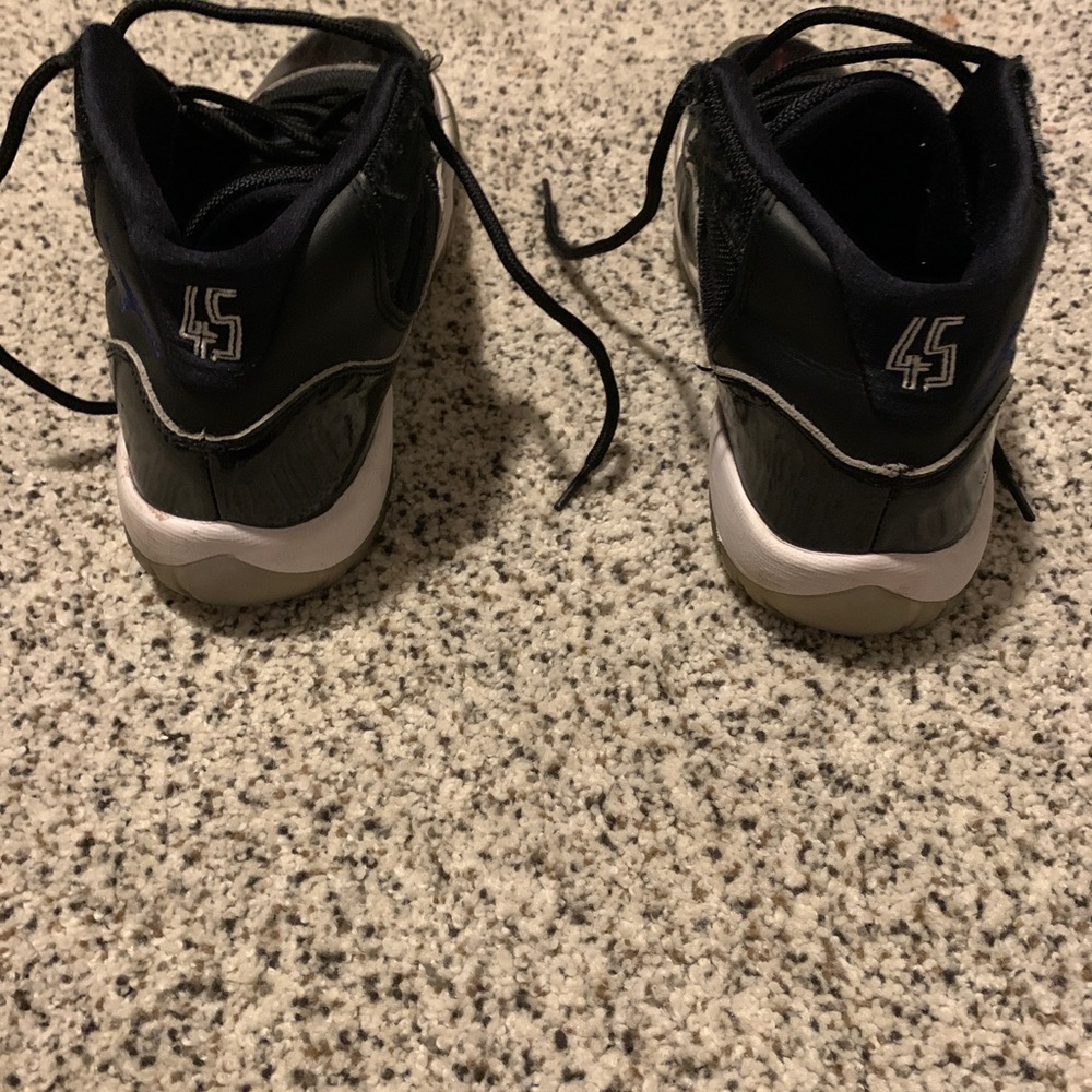 Jordan 11 space jams worn 4 times